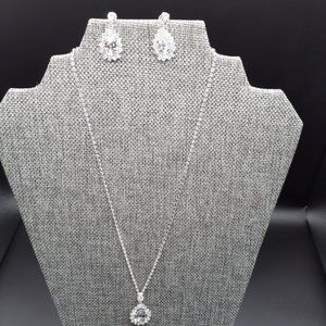 New! Rhinestone Sparkle Necklace & Earrings Set
